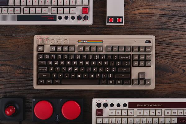 产品：Retro87 C64 机械键盘PG电子游戏八位堂发布旗下第二款键盘(图1)