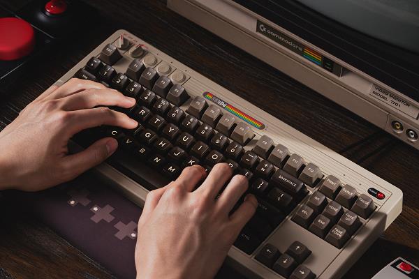 产品：Retro87 C64 机械键盘PG电子游戏八位堂发布旗下第二款键盘(图7)